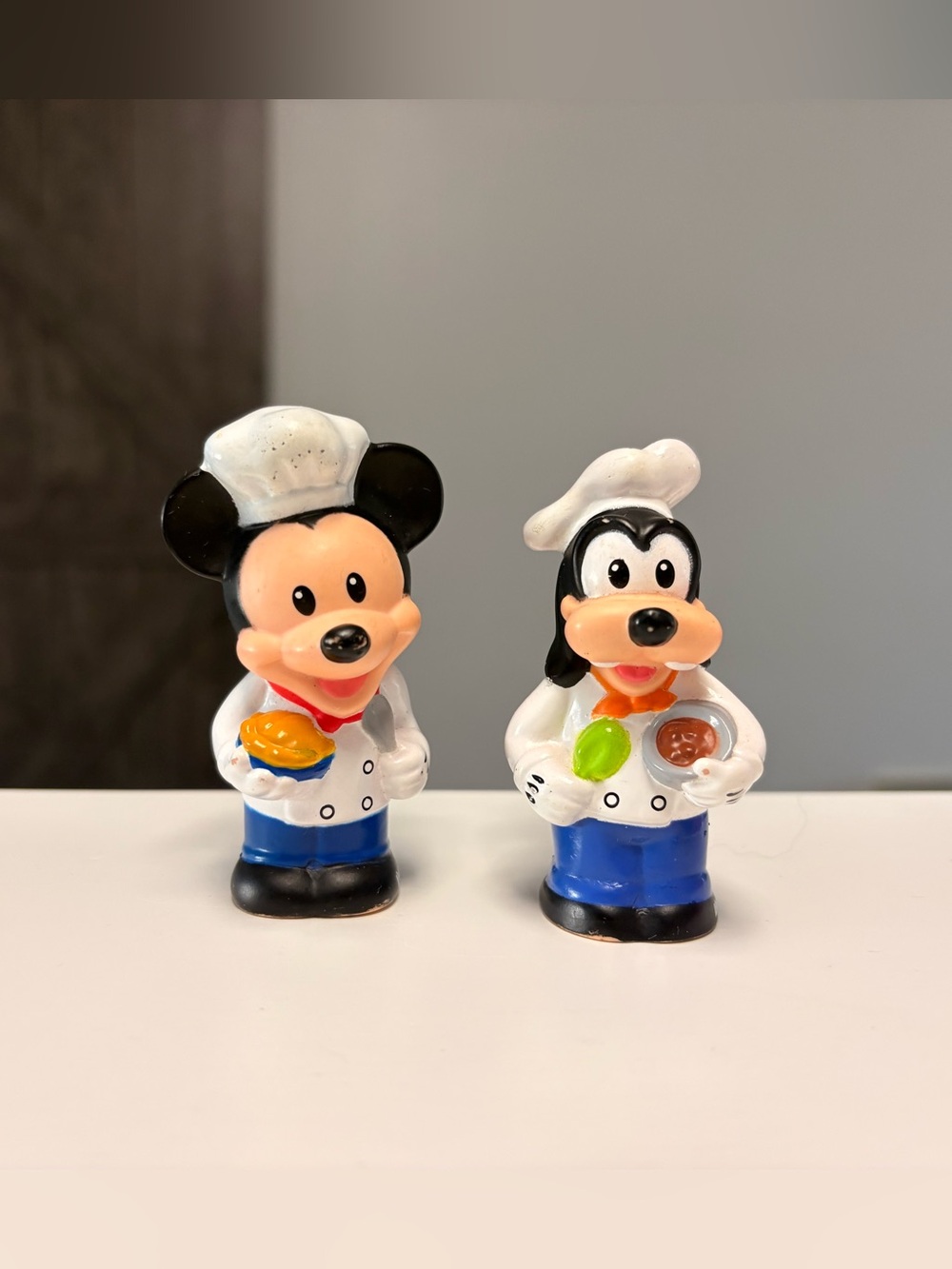 Fisher-Price Little People Disney Magic Kingdom Chef Mickey & Goofy Figures